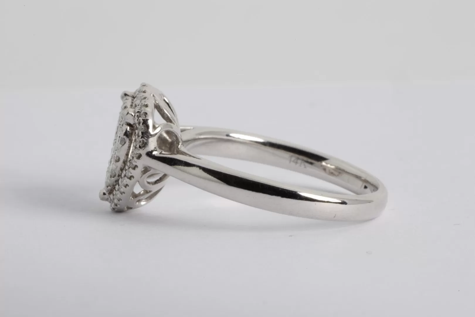 14k White Gold 0.50ctw Diamond Heart Ring Size 7 (4.00g.)