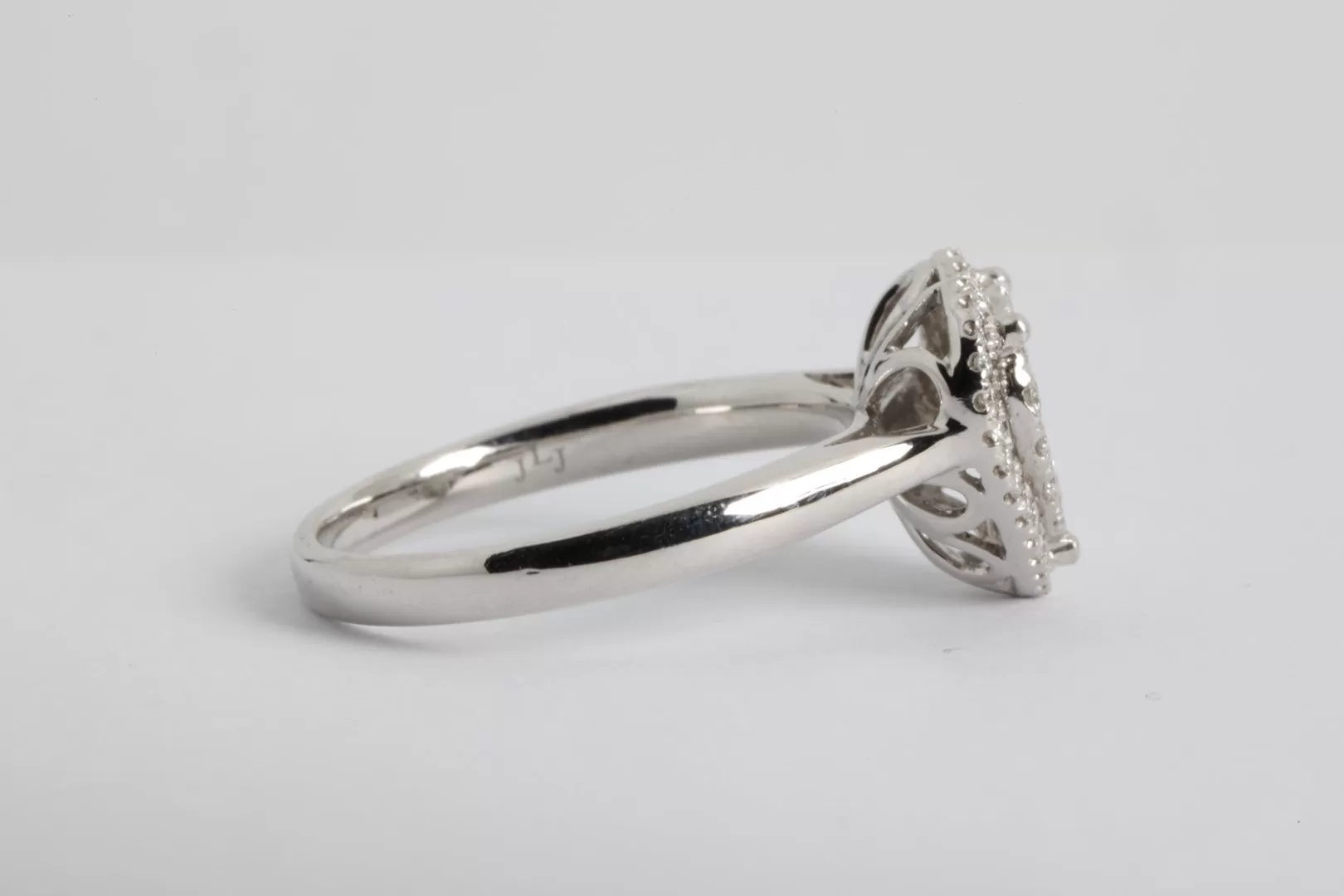 14k White Gold 0.50ctw Diamond Heart Ring Size 7 (4.00g.)