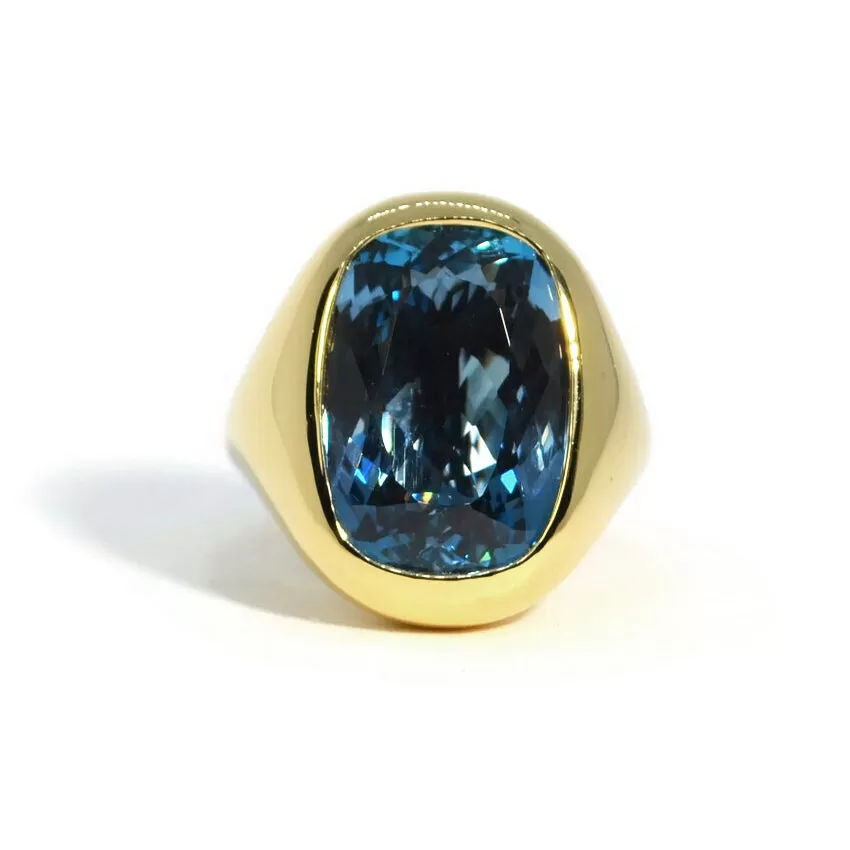 A & Furst - Essential - Cocktail Ring with London Blue Topaz, 18k Yellow Gold