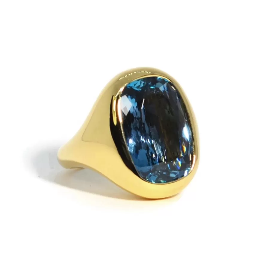 A & Furst - Essential - Cocktail Ring with London Blue Topaz, 18k Yellow Gold