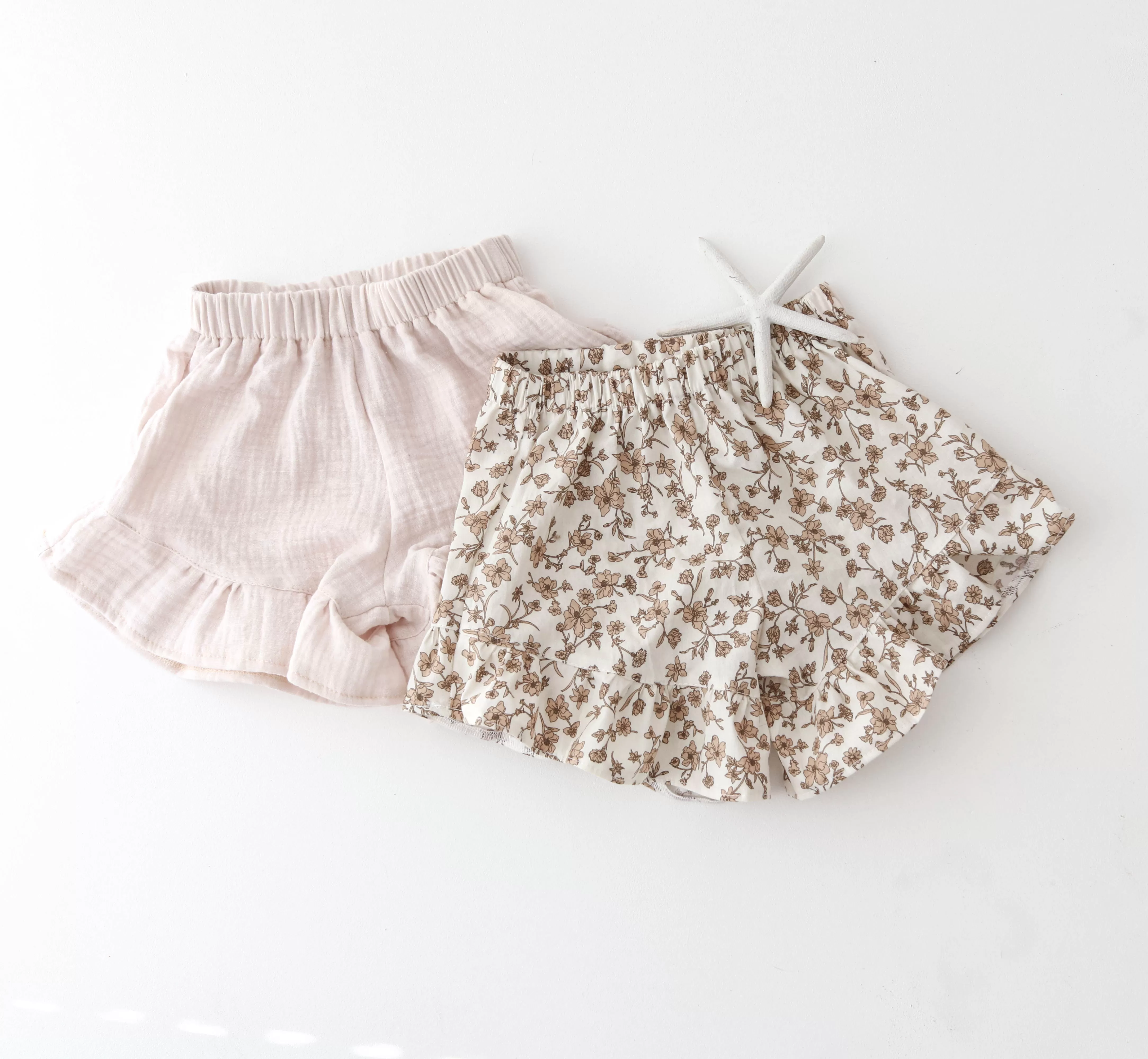 Floral shorts with a ruffle