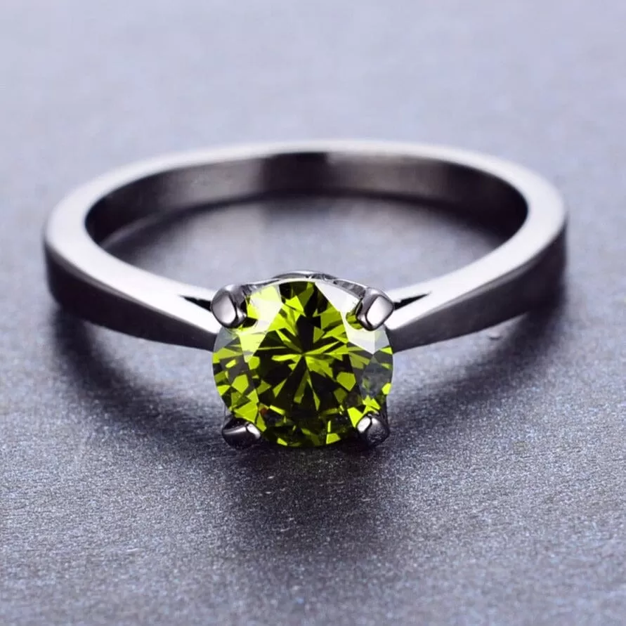 Simple Black Gold Design Peridot Ring