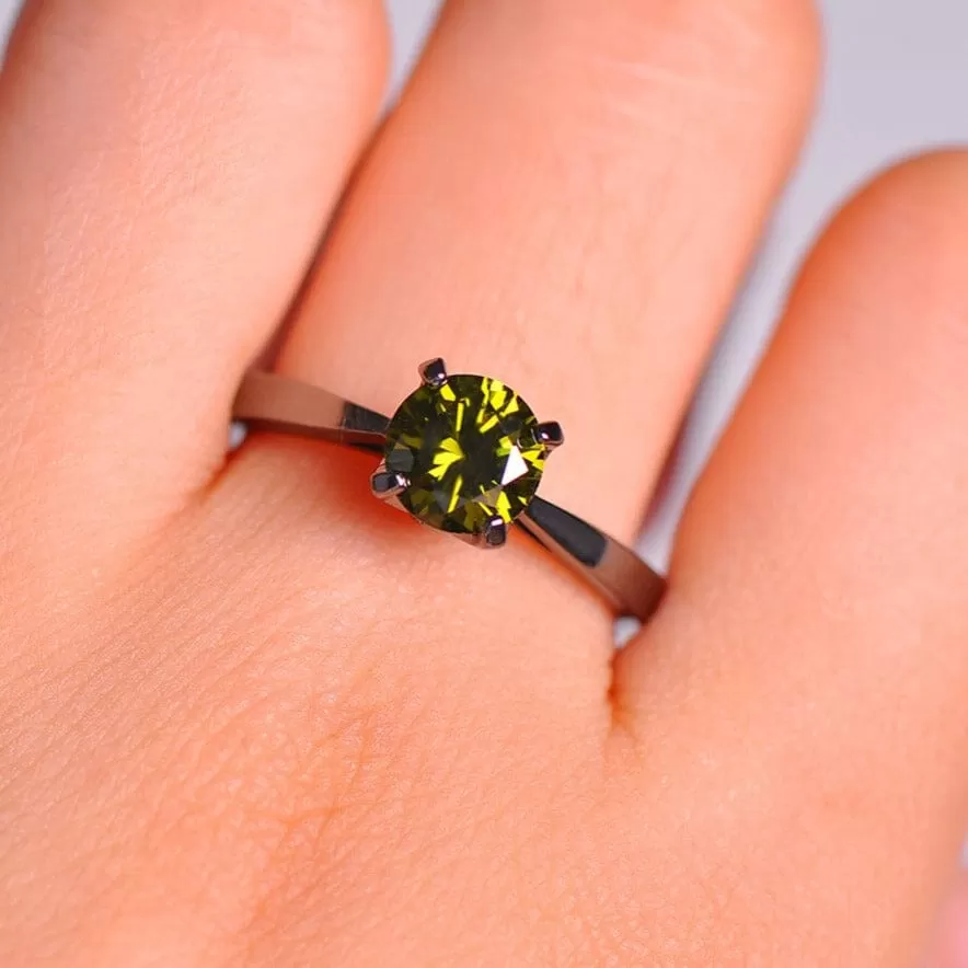 Simple Black Gold Design Peridot Ring