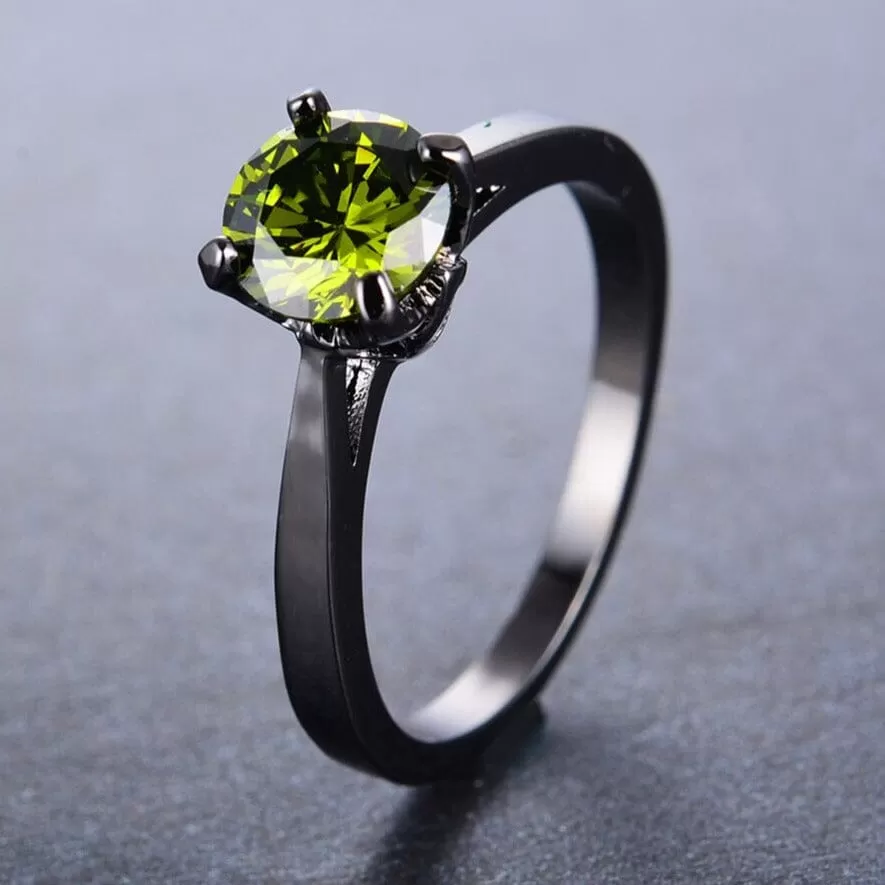 Simple Black Gold Design Peridot Ring