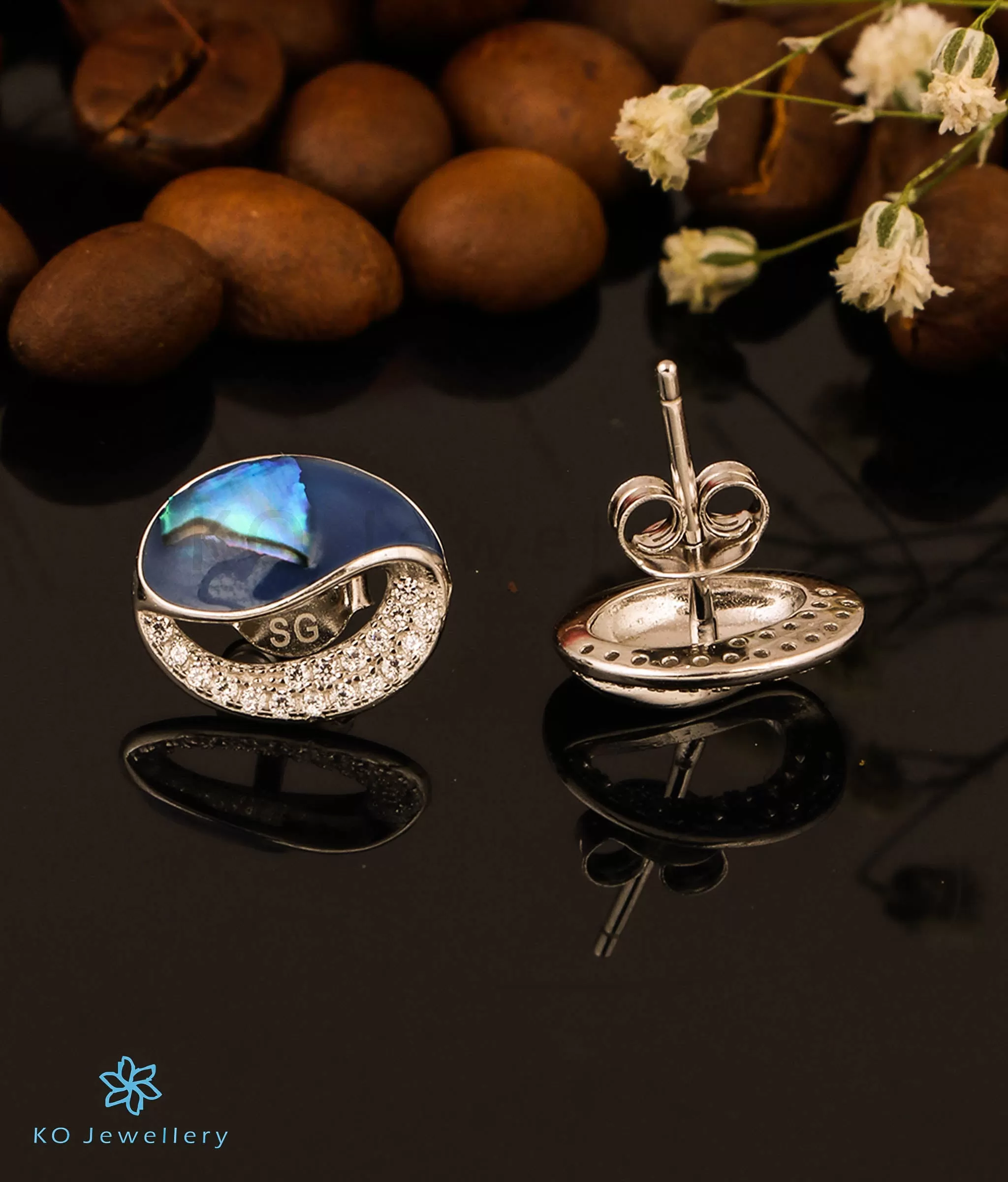 The Precious Shell Silver Earrings (Blue)