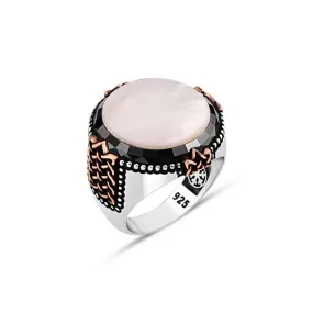 White Circle Mother of Pearl Stone with Circling Black Onyx Stone Silver Men's Ring Siding Web Pattern in Epaulet Shape