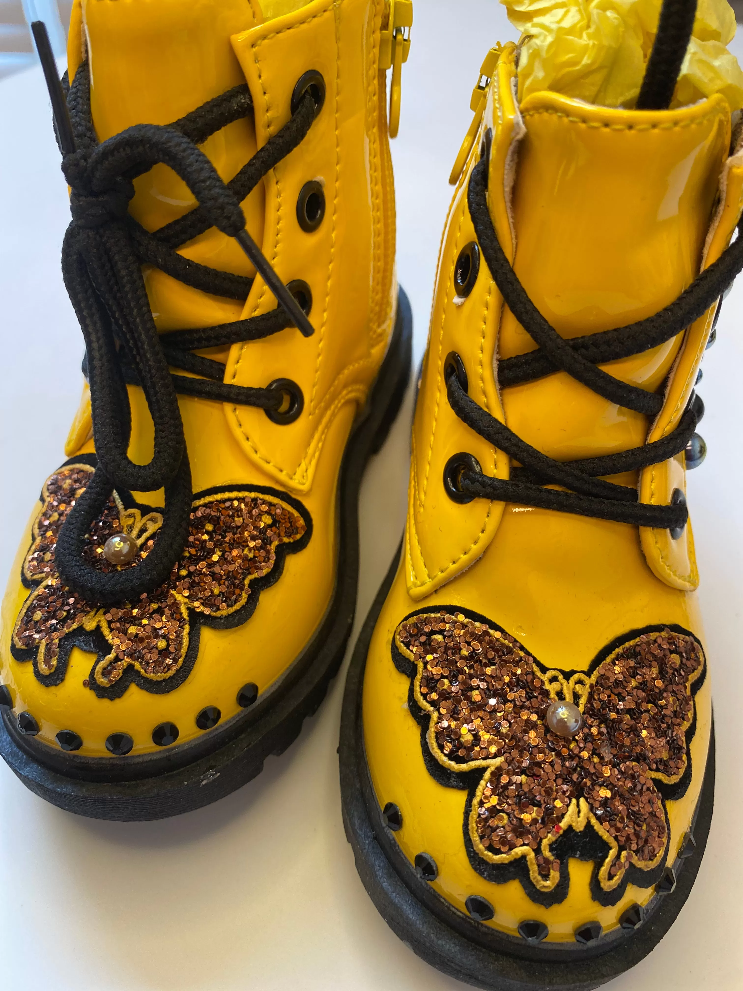 YELLOW 8 SIZE GIRLS CUSTOM BEDAZZLED ONE OF A KIND BOOTS